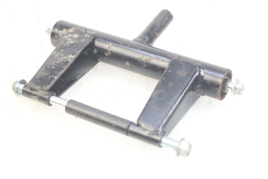 photo de UCHWYT SILNIKA JM MOTORS SANTANA 50 (2014 - 2023) - Inny kąt widzenia