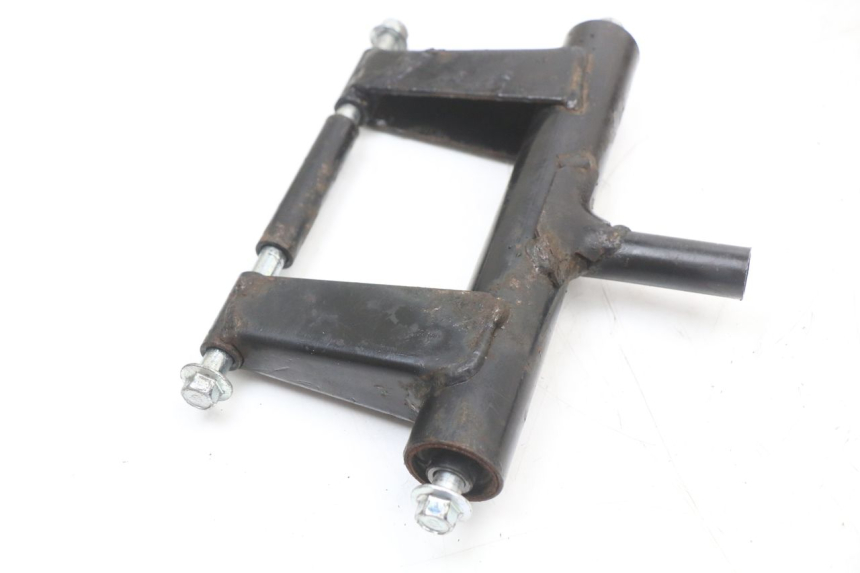 photo de UCHWYT SILNIKA JM MOTORS SANTANA 50 (2014 - 2023) - Inny kąt widzenia