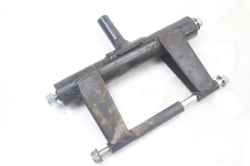 photo de UCHWYT SILNIKA JM MOTORS SANTANA 50 (2014 - 2023) - Inny kąt widzenia