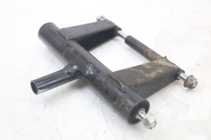 photo de UCHWYT SILNIKA JM MOTORS SANTANA 50 (2014 - 2023) - Zbliżenie techniczne