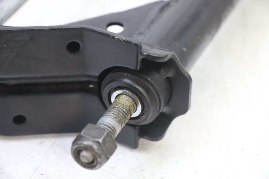 photo de UCHWYT SILNIKA PEUGEOT SATELIS 125 (2013 - 2018) - Stan powierzchni