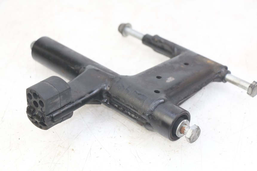 photo de UCHWYT SILNIKA APRILIA SCARABEO 100 (2003 - 2012) - Zbliżenie techniczne