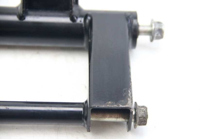 photo de UCHWYT SILNIKA SUZUKI SIXTEEN 125 (2008 - 2010) - Widok z bliska