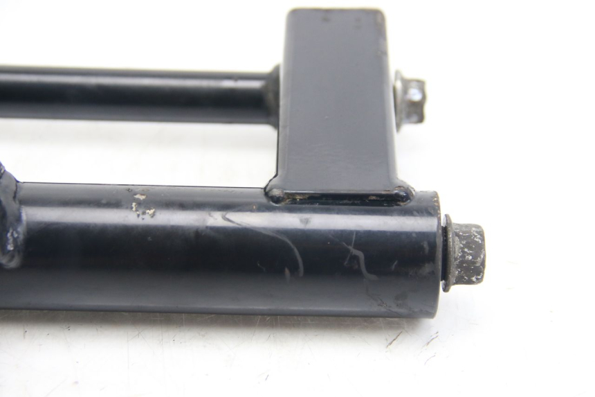 photo de UCHWYT SILNIKA SUZUKI SIXTEEN 125 (2008 - 2010) - Zoom stanu zużycia