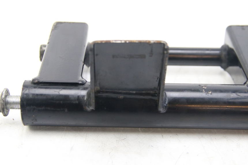 photo de UCHWYT SILNIKA SUZUKI SIXTEEN 125 (2008 - 2010) - Inny kąt widzenia