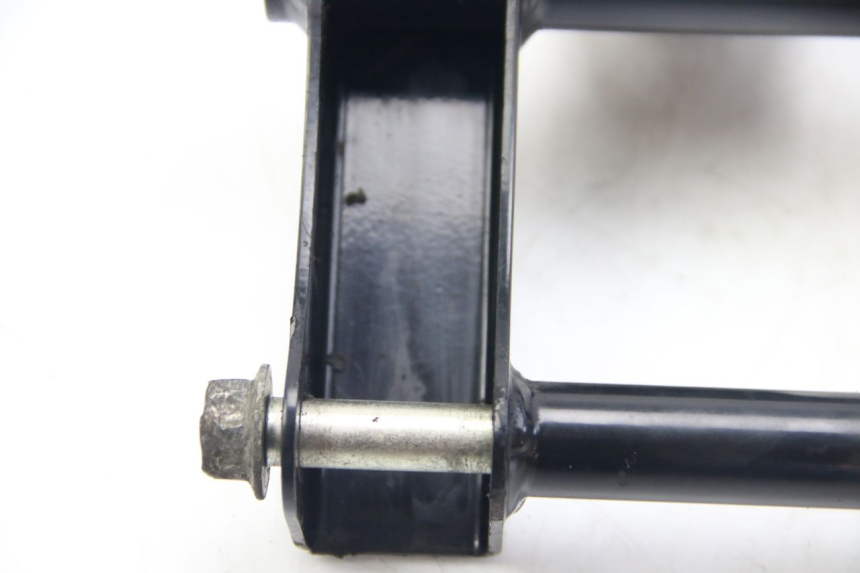 photo de UCHWYT SILNIKA SUZUKI SIXTEEN 125 (2008 - 2010) - Zbliżenie techniczne