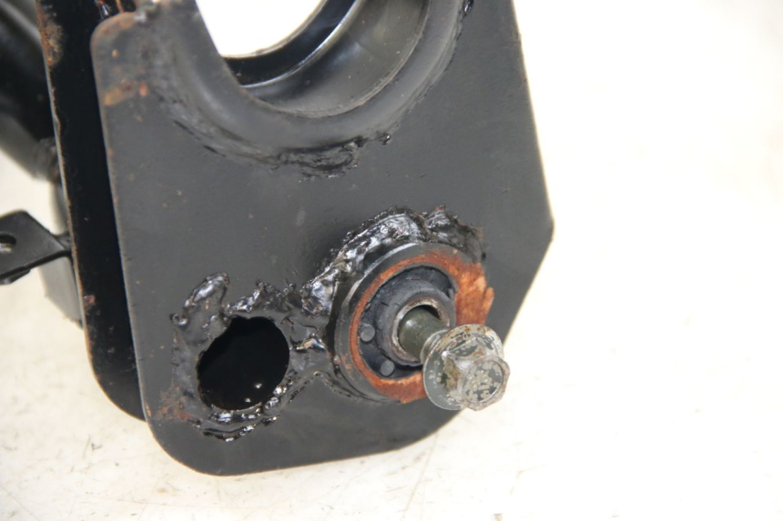 photo de UCHWYT SILNIKA RAZZO STEED 125 (2012 - 2018) - Zoom stanu zużycia