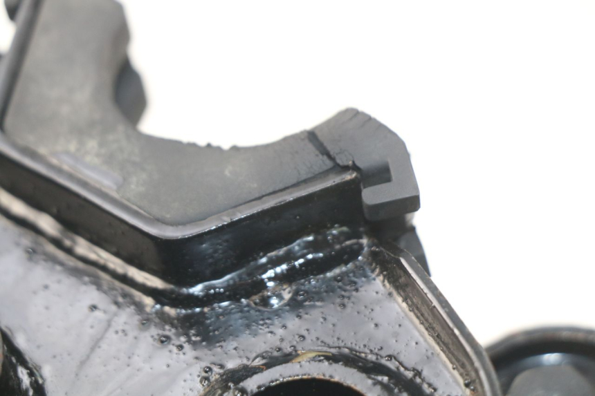 photo de UCHWYT SILNIKA PEUGEOT STREETZONE 2T 50 (2014 - 2019) - Inny kąt widzenia