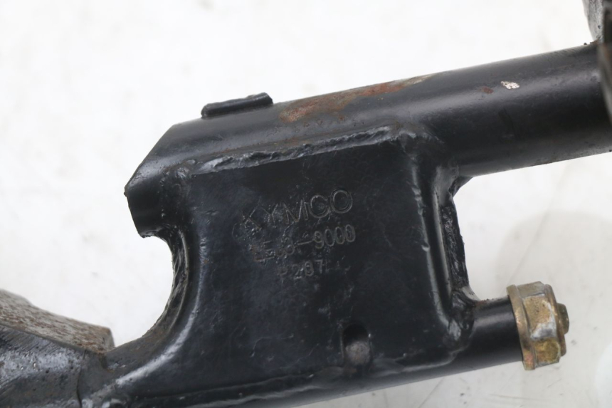 photo de UCHWYT SILNIKA KYMCO SUPER 8 125 (2008 - 2015) - Inny kąt widzenia