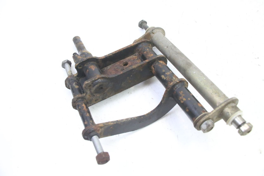 photo de UCHWYT SILNIKA PIAGGIO SUPER LX 125 (2000 - 2003) - Inny kąt widzenia