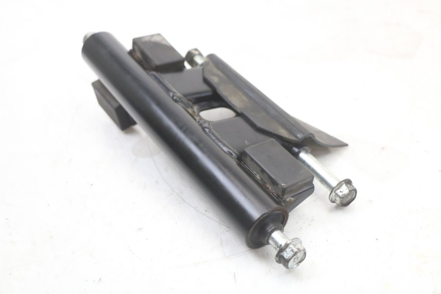 photo de UCHWYT SILNIKA SUZUKI BURGMAN 125 (2018 - 2021) - Zbliżenie techniczne