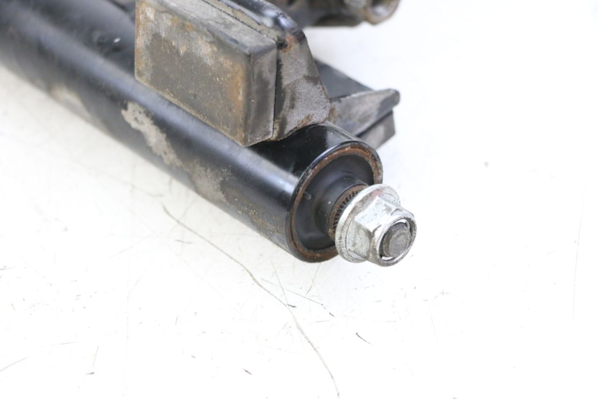 photo de UCHWYT SILNIKA SUZUKI BURGMAN 125 (2015 - 2017) - Zbliżenie techniczne