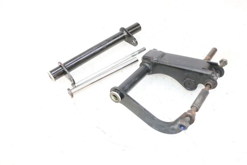 photo de UCHWYT SILNIKA PIAGGIO VESPA GTS SUPER IE 125 (2009 - 2016) - Widok główny