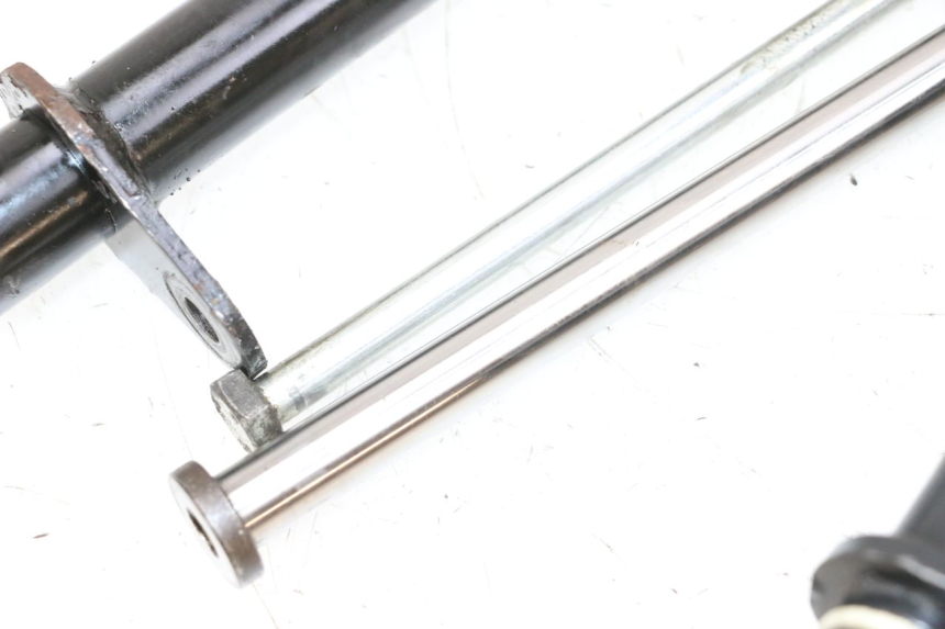 photo de UCHWYT SILNIKA PIAGGIO VESPA GTS SUPER IE 125 (2009 - 2016) - Zbliżenie komponentów