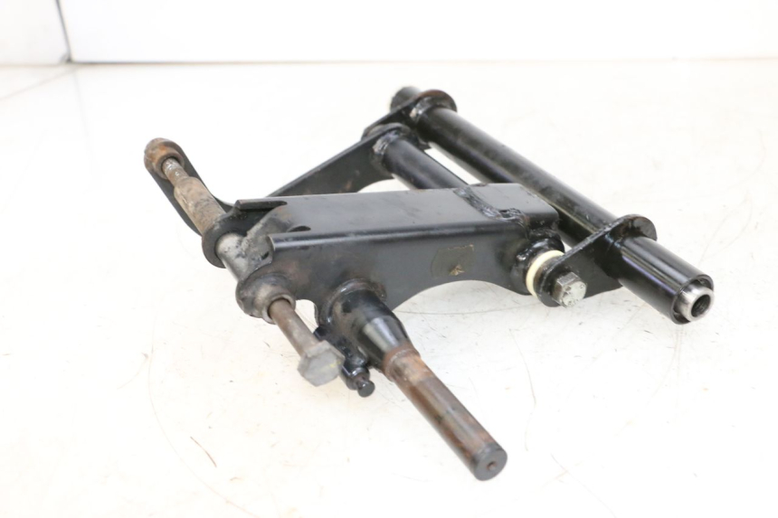 photo de UCHWYT SILNIKA PIAGGIO VESPA GTS SUPER IE 125 (2009 - 2016) - Zoom stanu zużycia