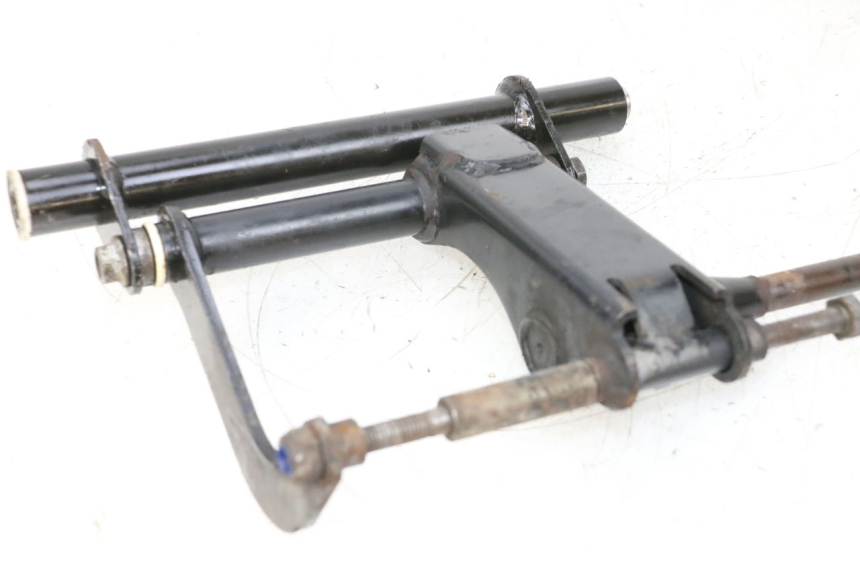 photo de UCHWYT SILNIKA PIAGGIO VESPA GTS SUPER IE 125 (2009 - 2016) - Zbliżenie techniczne