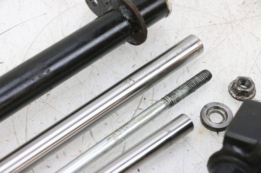 photo de UCHWYT SILNIKA PIAGGIO VESPA GTS SUPER IE 125 (2009 - 2016) - Oznaczenia i referencje