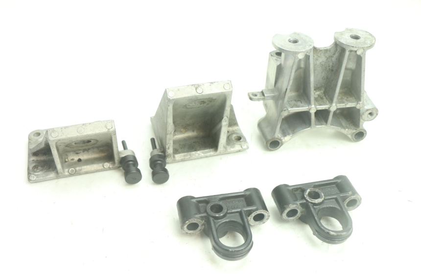 photo de UCHWYT SILNIKA YAMAHA WAVE RUNNER GP R 1200 (2000 - 2003) - Szczegół części
