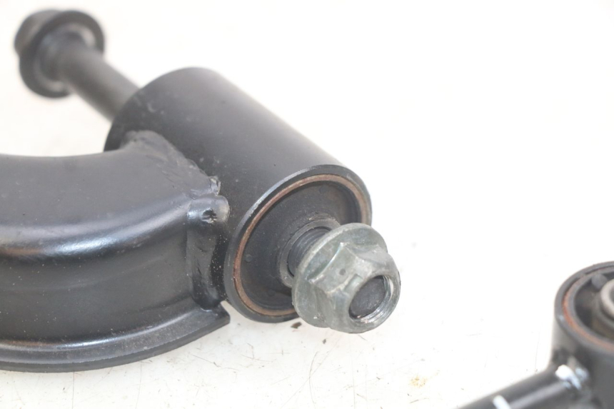 photo de UCHWYT SILNIKA YAMAHA X-CITY XCITY 125 (2007 - 2013) - Zbliżenie techniczne