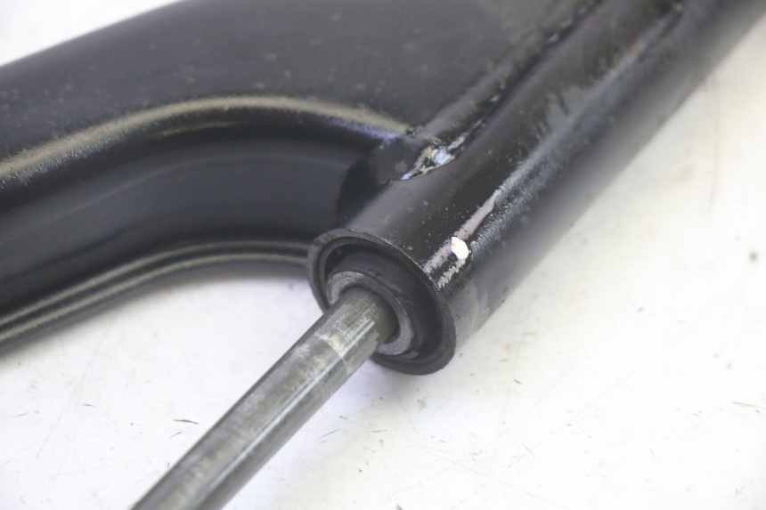 photo de UCHWYT SILNIKA YAMAHA XMAX X-MAX 125 (2006 - 2009) - Zbliżenie techniczne