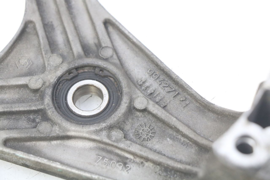 photo de UCHWYT SILNIKA PIAGGIO X9 EVOLUTION 500 (2003 - 2005) - Widok ogólny