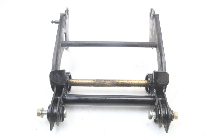 photo de UCHWYT SILNIKA YAMAHA YP MAJESTY 125 (2002 - 2006) - Inny kąt widzenia