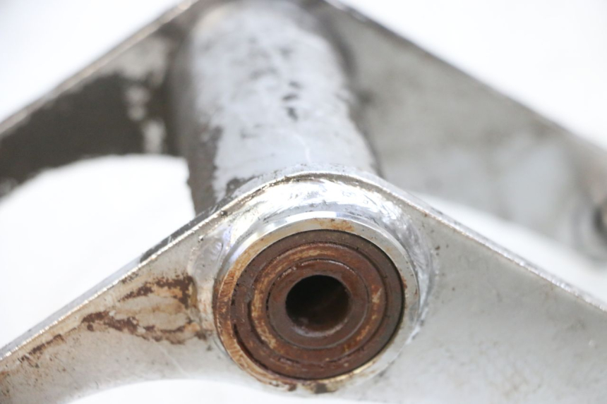 photo de UCHWYT SILNIKA KYMCO ZING 125 (1997 - 2003) - Inny kąt widzenia