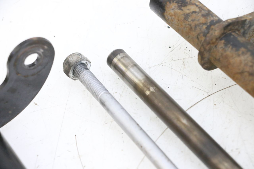 photo de UCHWYT SILNIKA PIAGGIO ZIP 4T 50 (2018 - 2020) - Zbliżenie komponentów