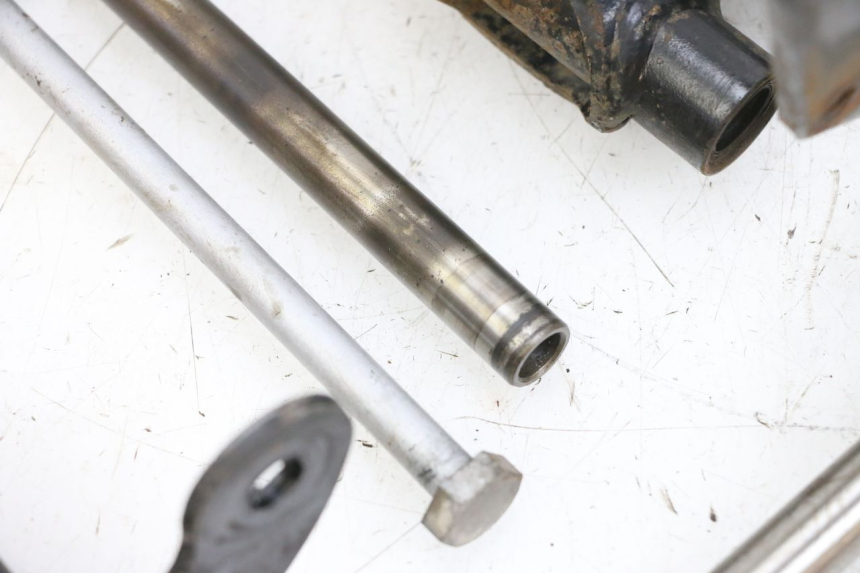 photo de UCHWYT SILNIKA PIAGGIO ZIP 4T 50 (2018 - 2020) - Widok z bliska