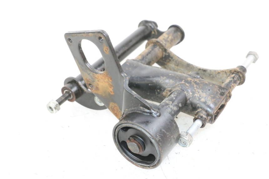 photo de UCHWYT SILNIKA PIAGGIO ZIP 4T 50 (2018 - 2020) - Zbliżenie techniczne