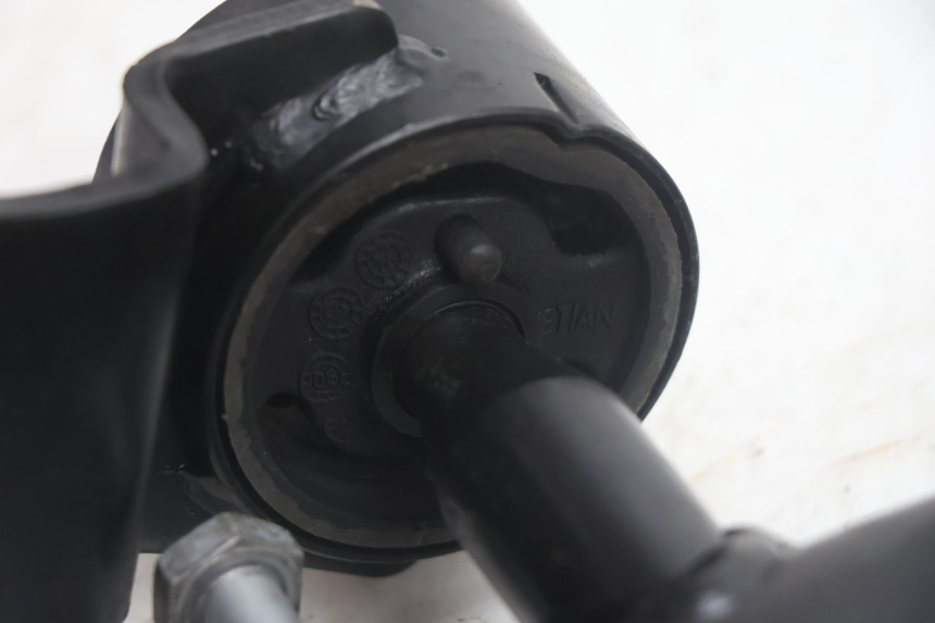 photo de UCHWYT SILNIKA PIAGGIO ZIP IGET 4T 50 (2021 - 2023) - Szczegół części