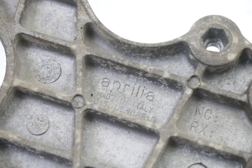 photo de UCHWYT TŁUMIKA APRILIA ATLANTIC 125 (2003 - 2009) - Zbliżenie techniczne