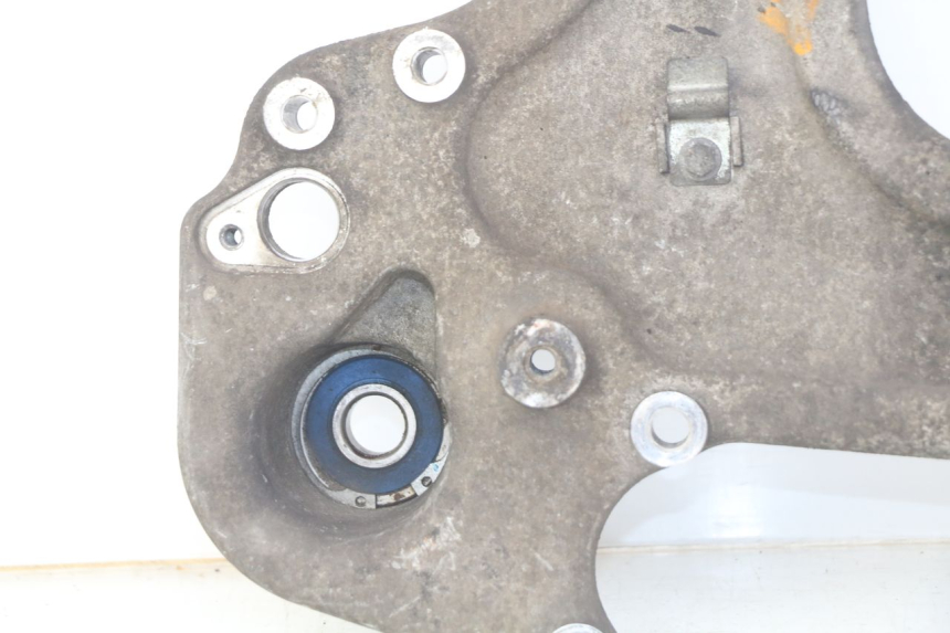 photo de UCHWYT TŁUMIKA PIAGGIO BEVERLY 125 (2010 - 2015) - Inny kąt widzenia