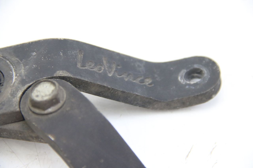 photo de UCHWYT TŁUMIKA DERBI BOULEVARD 50 (2009 - 2006) - Inny kąt widzenia