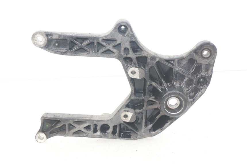 photo de UCHWYT TŁUMIKA SUZUKI BURGMAN 125 (2007 - 2014) - Szczegół części