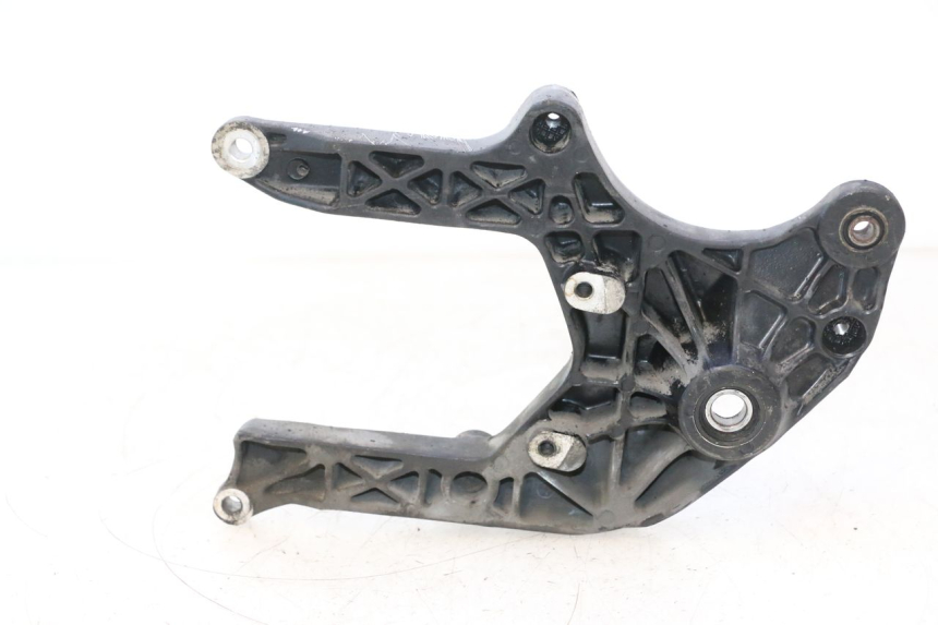 photo de UCHWYT TŁUMIKA SUZUKI BURGMAN 125 (2007 - 2014) - Zbliżenie techniczne