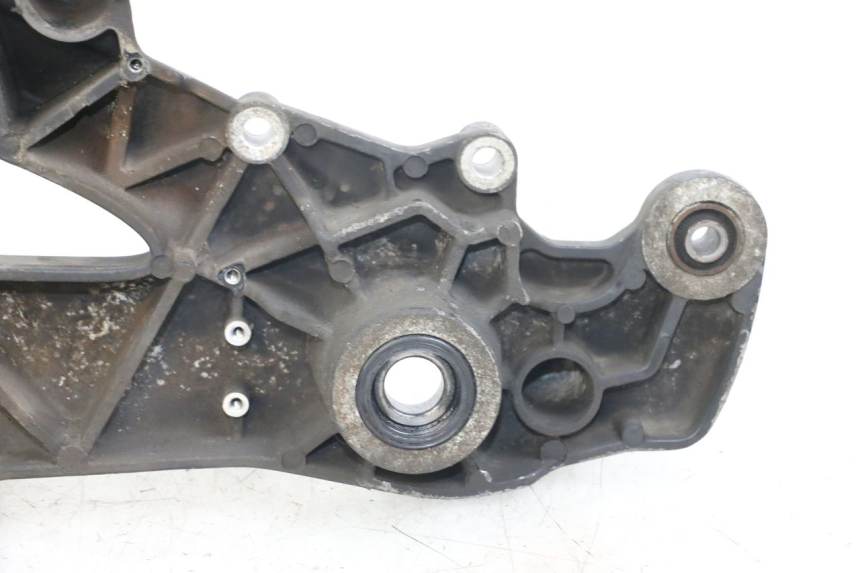 photo de UCHWYT TŁUMIKA KYMCO DINK STREET ABS 125 (2011 - 2018) - Zoom stanu zużycia