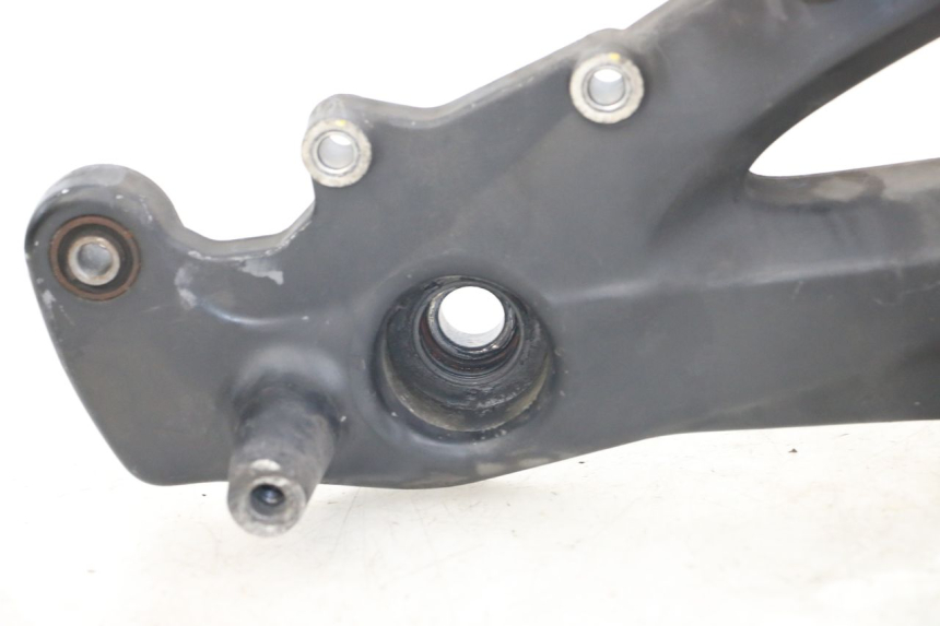 photo de UCHWYT TŁUMIKA KYMCO DINK STREET ABS 125 (2011 - 2018) - Zbliżenie techniczne