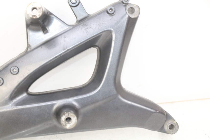 photo de UCHWYT TŁUMIKA KYMCO DOWNTOWN ABS 125 (2015 - 2017) - Inny kąt widzenia