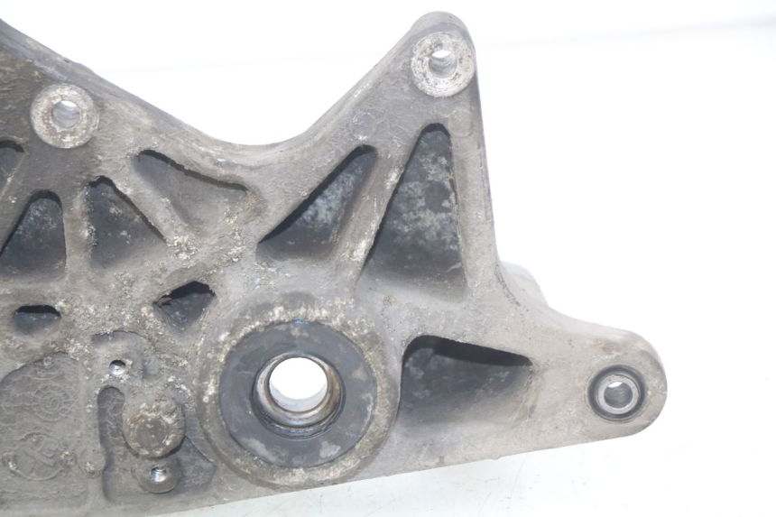 photo de UCHWYT TŁUMIKA HONDA FES S-WING SWING ABS 125 (2007 - 2015) - Zoom stanu zużycia