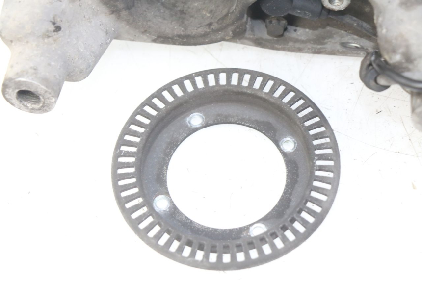 photo de UCHWYT TŁUMIKA HONDA FES S-WING SWING ABS 125 (2007 - 2015) - Zbliżenie techniczne