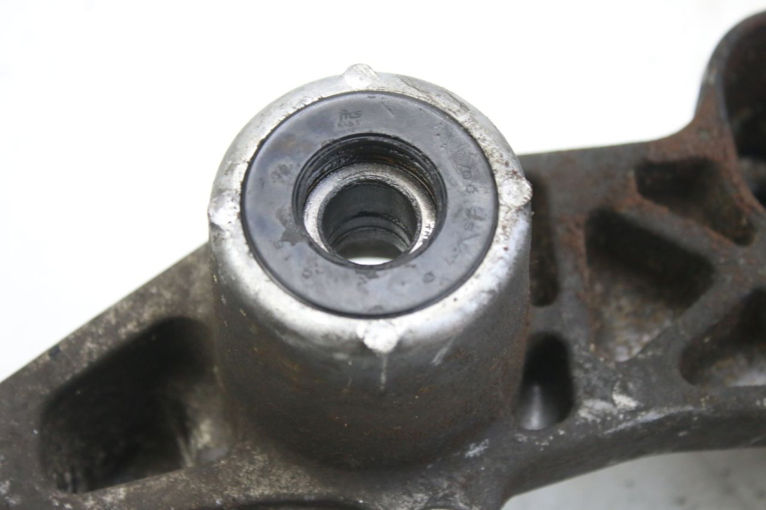 photo de UCHWYT TŁUMIKA HONDA FES S-WING SWING ABS 125 (2007 - 2015) - Szczegół części