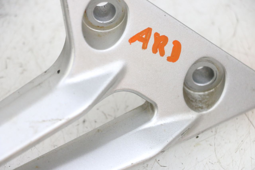 photo de UCHWYT TŁUMIKA YAMAHA FJR ABS 1300 (2006 - 2012) - Zbliżenie techniczne