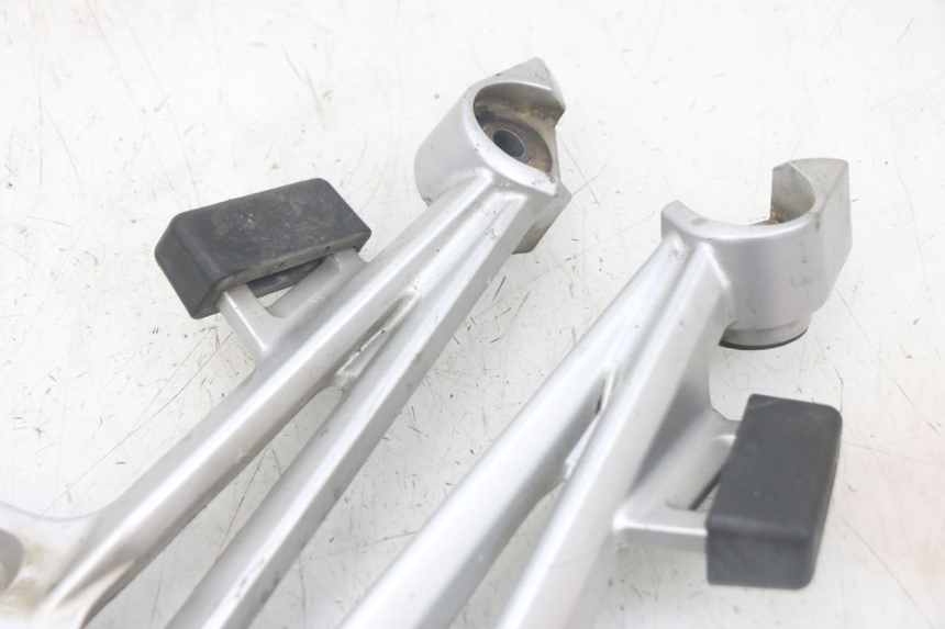 photo de UCHWYT TŁUMIKA YAMAHA FJR ABS 1300 (2006 - 2012) - Inny kąt widzenia