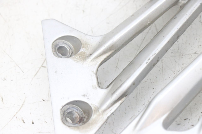 photo de UCHWYT TŁUMIKA YAMAHA FJR ABS 1300 (2006 - 2012) - Zbliżenie techniczne