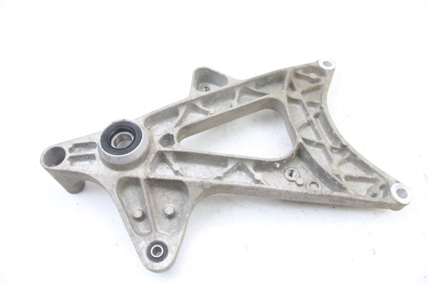 photo de UCHWYT TŁUMIKA HONDA PCX (JF57/JF64) 125 (2014 - 2018) - Zbliżenie techniczne