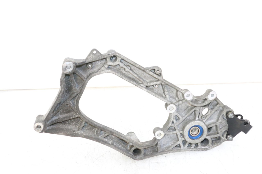 photo de UCHWYT TŁUMIKA PIAGGIO MP3 HPE 350 (2018 - 2020) - Inny kąt widzenia