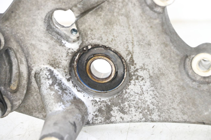 photo de UCHWYT TŁUMIKA PIAGGIO MP3 HPE 350 (2018 - 2020) - Zbliżenie techniczne