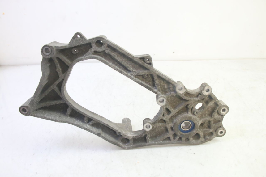 photo de UCHWYT TŁUMIKA PIAGGIO MP3 HPE 350 (2018 - 2020) - Inny kąt widzenia