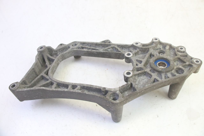 photo de UCHWYT TŁUMIKA PIAGGIO MP3 HPE 350 (2018 - 2020) - Zbliżenie techniczne